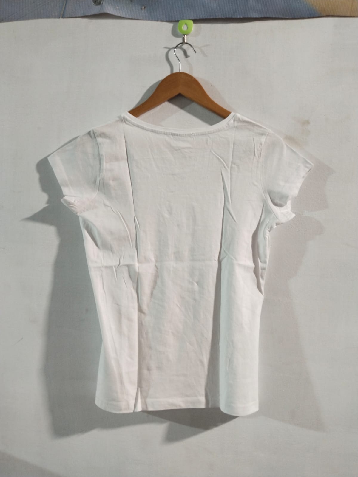 BELOVED WOMAN|M|BUST 18|WHITE CREWNECK T-SHIRT