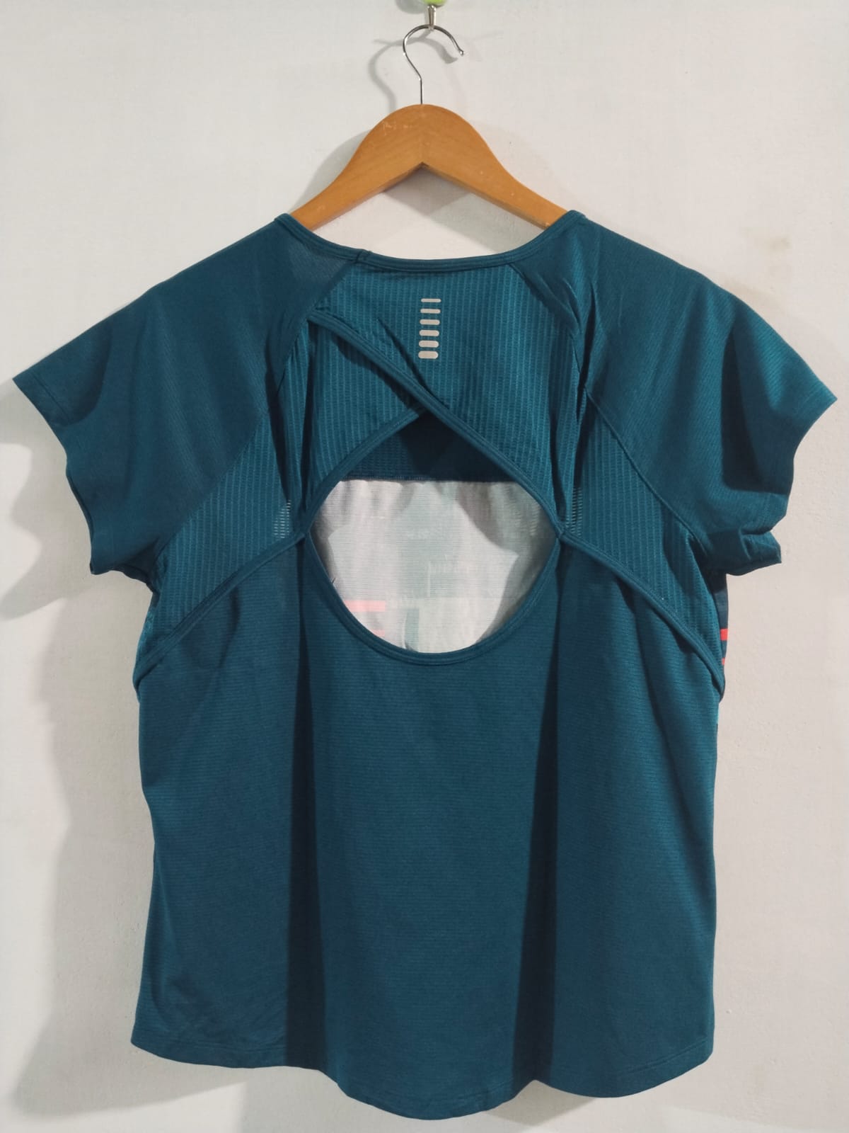 UNDER ARMOUR|M|BUST 18|WOMEN'S HEATGEAR PRINTED SHORT SLEEVE TOP