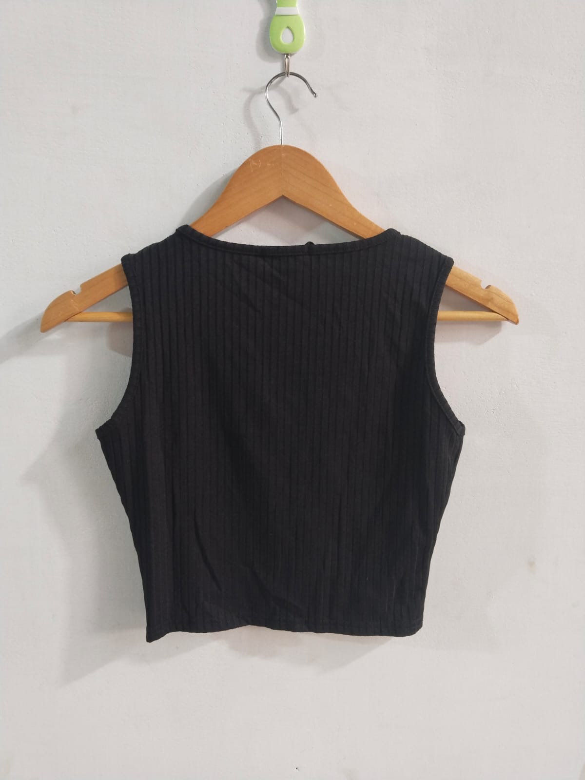 EDGE|S|BUST 14|BLACK RIBBED CROP TOP