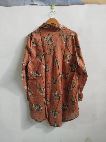 VIOLET SKY|M/L|BUST 22|RUST ORANGE LONG BUTTON-DOWN SHIRT WITH A GIRAFFE PRINT