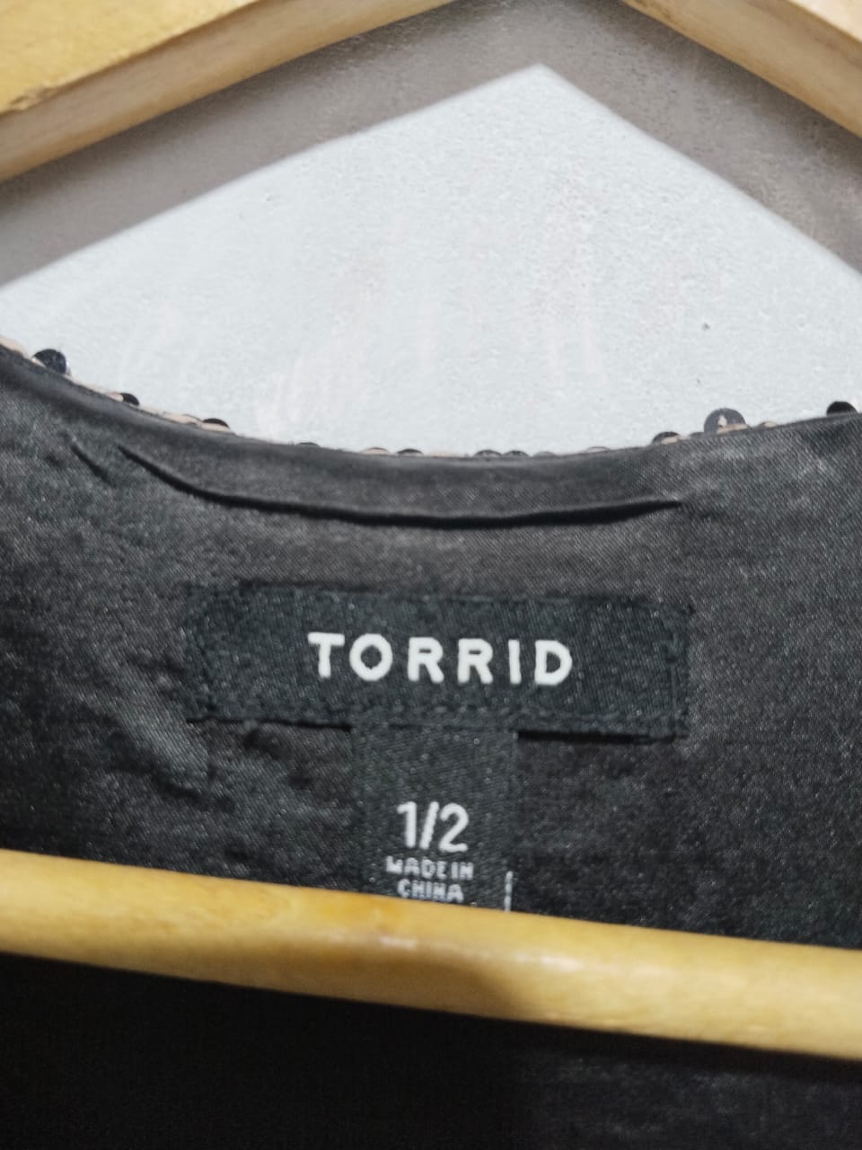 TORRID|FREE SIZE| BLACK AND GOLD TWO-TONE SEQUIN DRAPE OPEN-FRONT JACKET