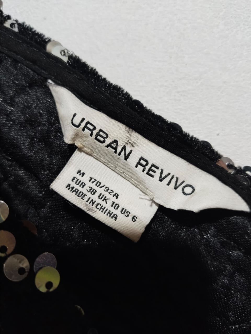 URBAN REVIVO|M|BLACK AND SILVER SEQUIN ONE SHOULDER CO-ORD SET