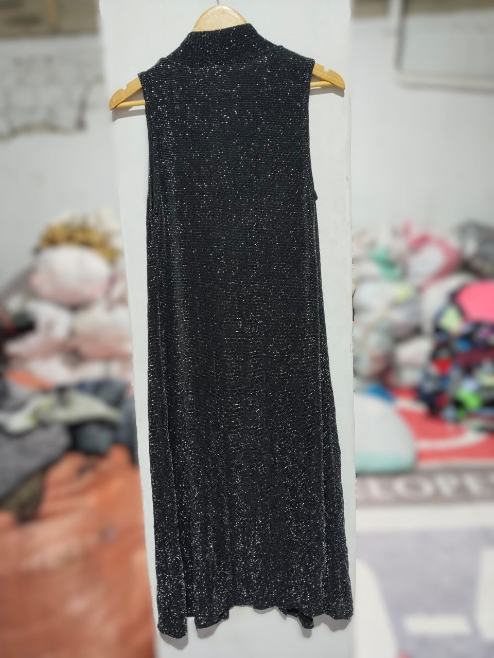 LAKELAND|S/M|BUST 15|BLACK SLEEVELESS METALLIC LONGLINE CARDIGAN