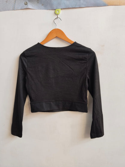 VICTORIA SPORTS|M|BUST 15.5| BLACK LONG SLEEVE CROP TOP