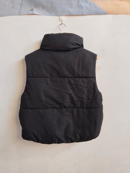 BERSHKA|S|BUST21|BLACK AND BEIGE REVERSIBLE CROPPED PUFFER VEST