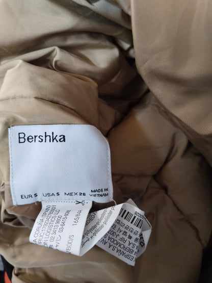 BERSHKA|S|BUST21|BLACK AND BEIGE REVERSIBLE CROPPED PUFFER VEST