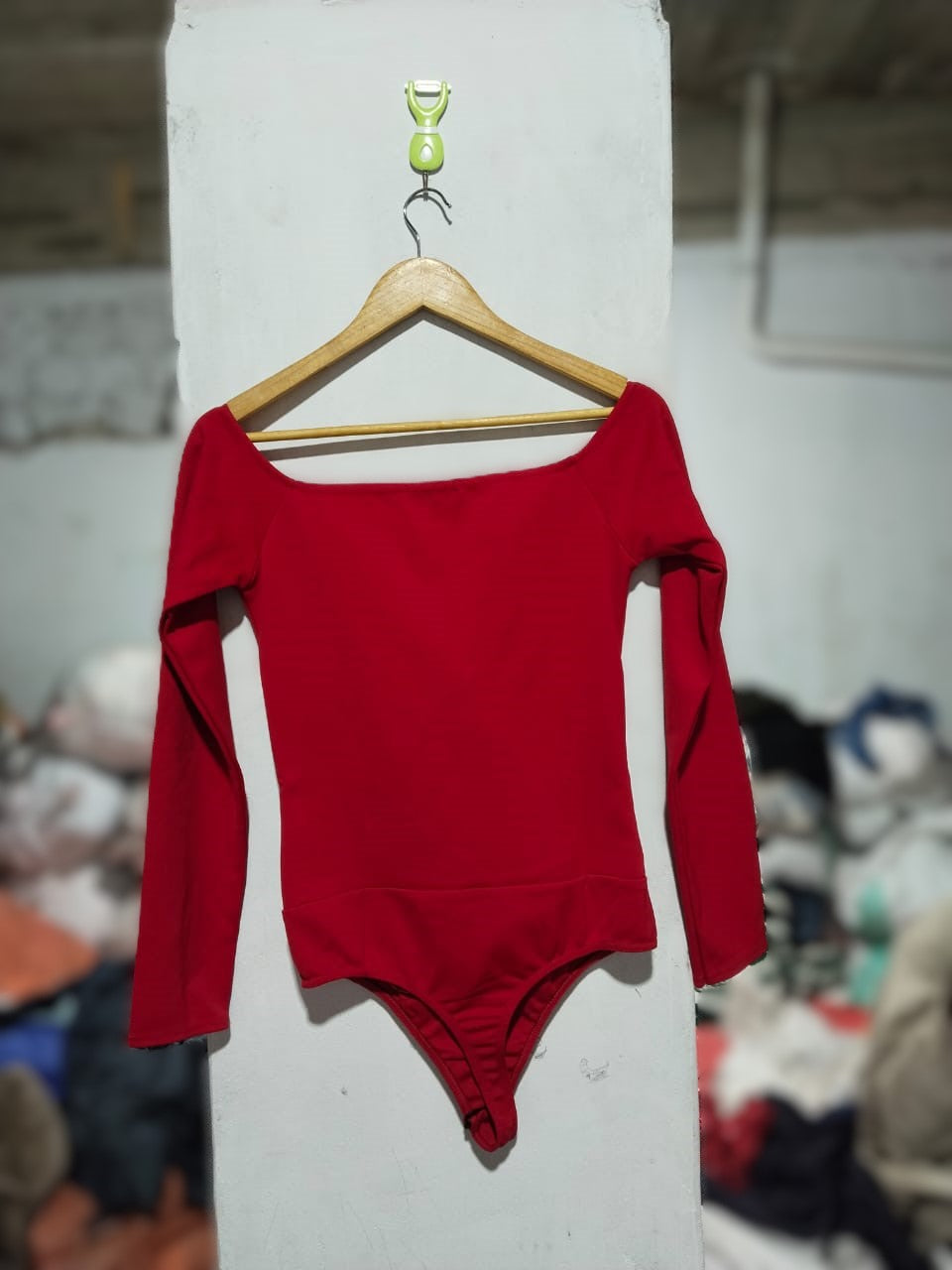 PRETTY LITTLE THING|M/L|BUST 16|RED OFF-THE-SHOULDER WRAP-FRONT BODYSUIT