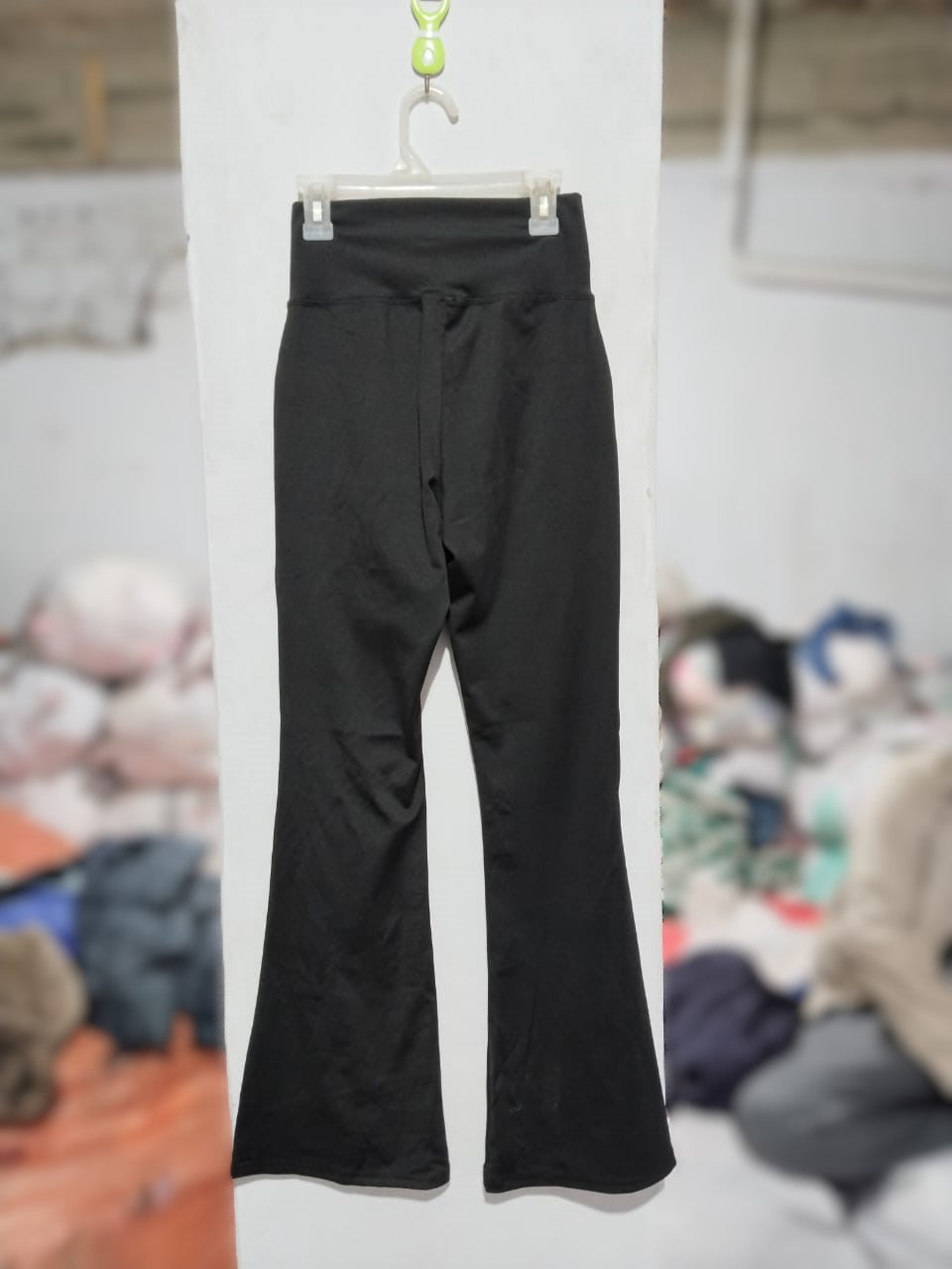 BLACK HIGH-WAISTED CROSSOVER FLARE LEGGINGS |XS/S|WAIST 22