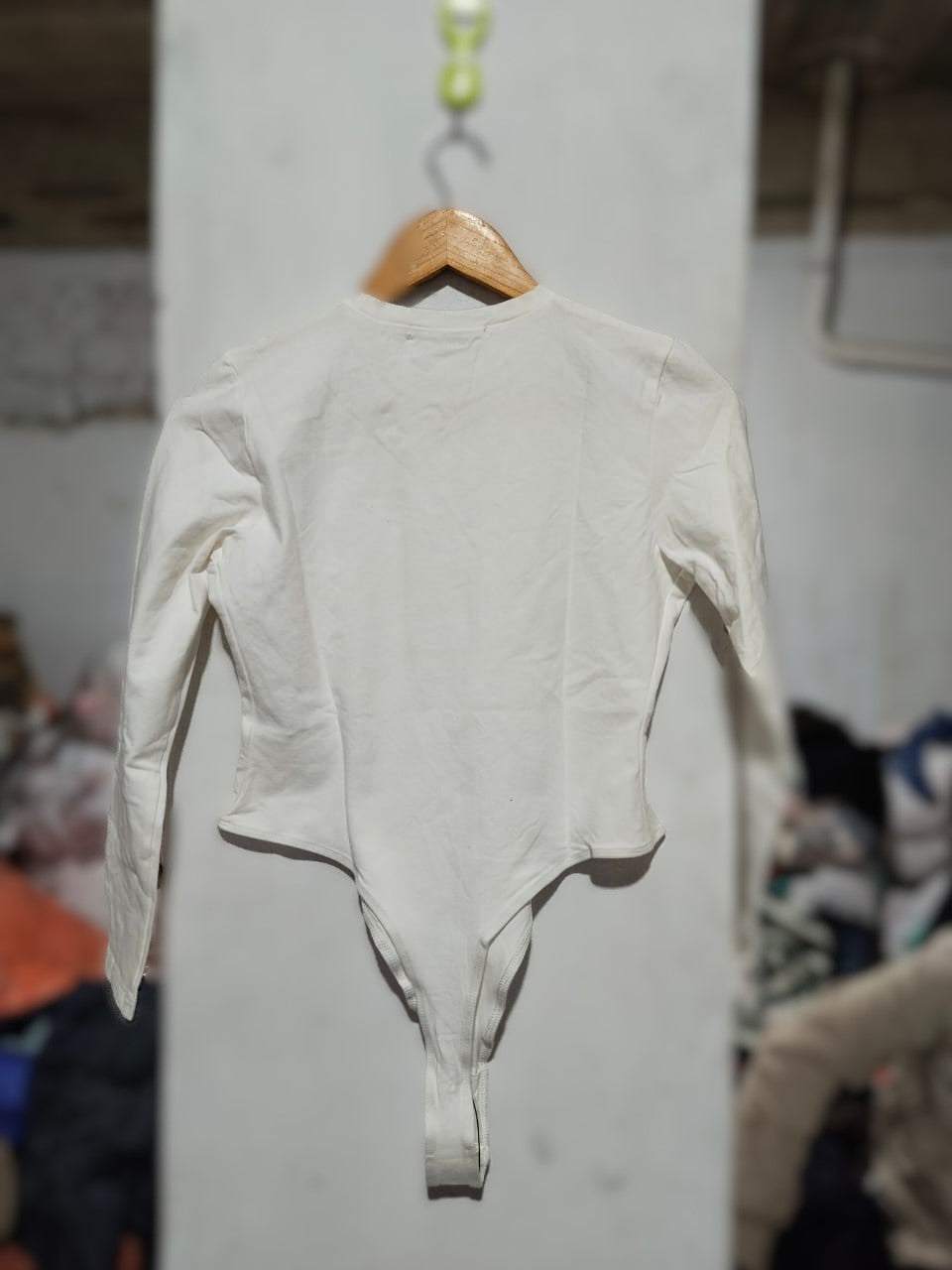 BOA|L/XL|BUST 17|WHITE LONG SLEEVE CREW NECK BODYSUIT