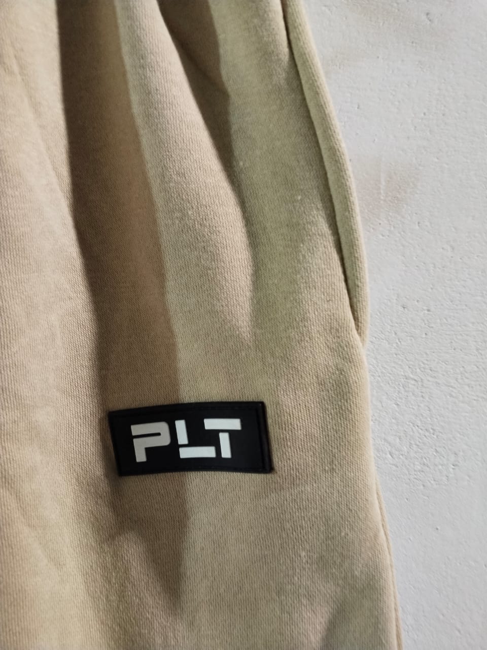 PRETTY LITTLE THING|S|WAIST 24| C8| BEIGE ELASTIC WAIST JOGGING PANTS
