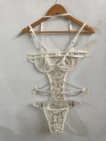 White FLoral Embroidered Chain-Linked Teddy Bodysuit|M
