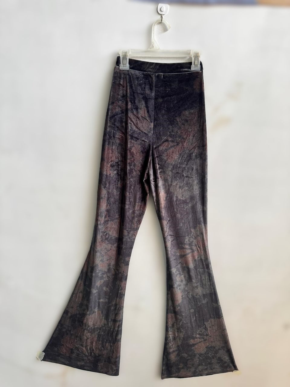 PRETTY LITTLE THING|XS|WAIST 22|VELVET PRINT FLARED TROUSERS