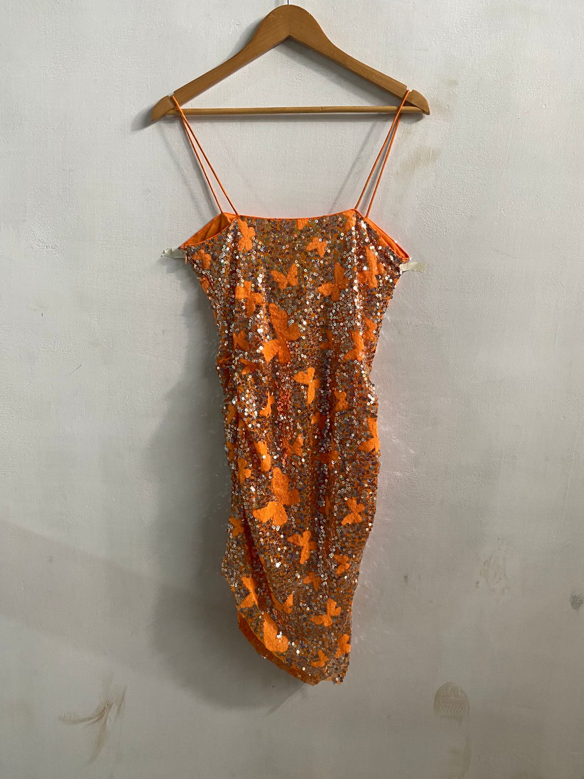 FOREVER 21|L|BUST 16|ORANGE SEQUIN BUTTERFLY RUCHED MINI DRESS