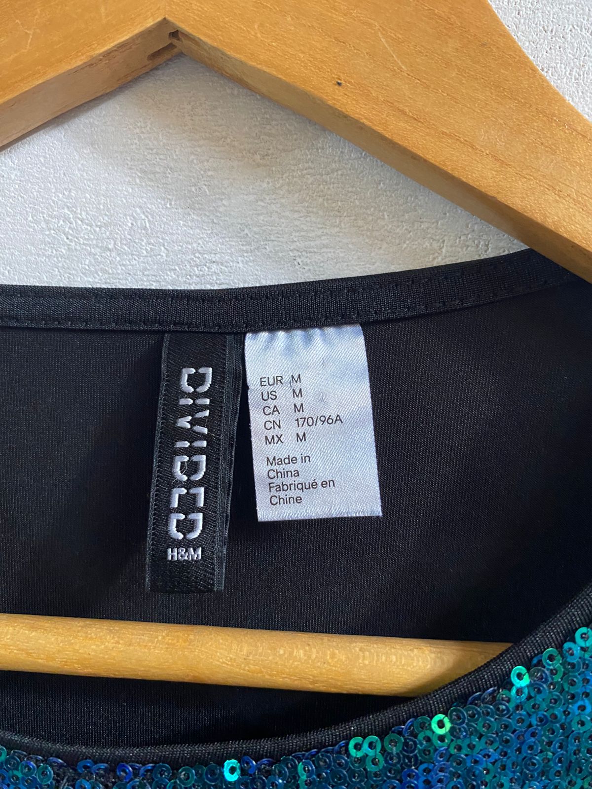 H&M DIVIDED|M|BUST 15|IRIDESCENT GREEN SEQUIN CROP TOP