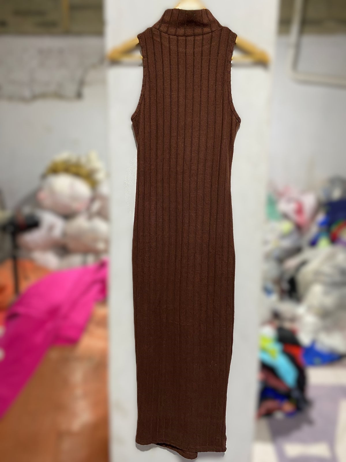 YOZY|S|BUST 14| SLEEVELESS KNITTED DRESS IN BROWN
