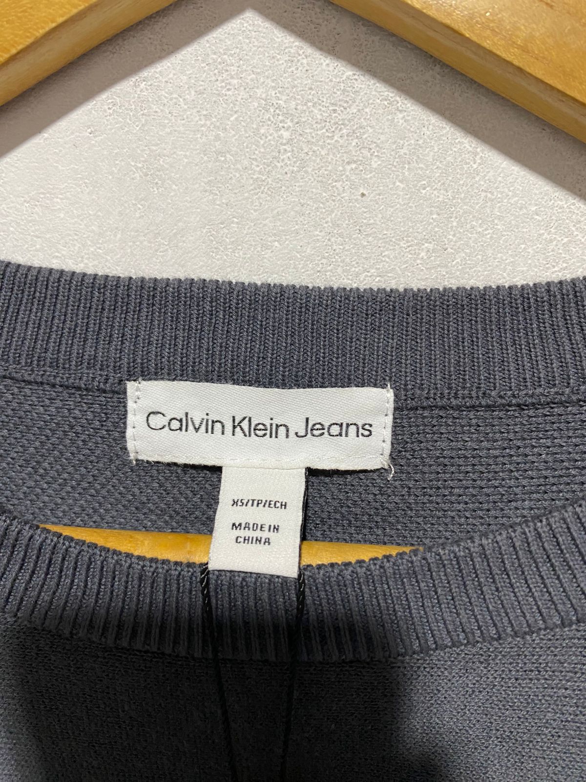 CALVIN KLEIN|XS/S|BUST 22|Badge Crew Sweatshirt