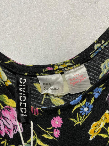 H&M DIVIDED|S|BUST 14| x Netflix "To All the Boys I've Loved Before" black