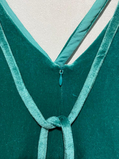 BBX BRAND|L|BUST 18|EMERALD GREEN VELVET MIDI DRESS WITH CUTOUTS