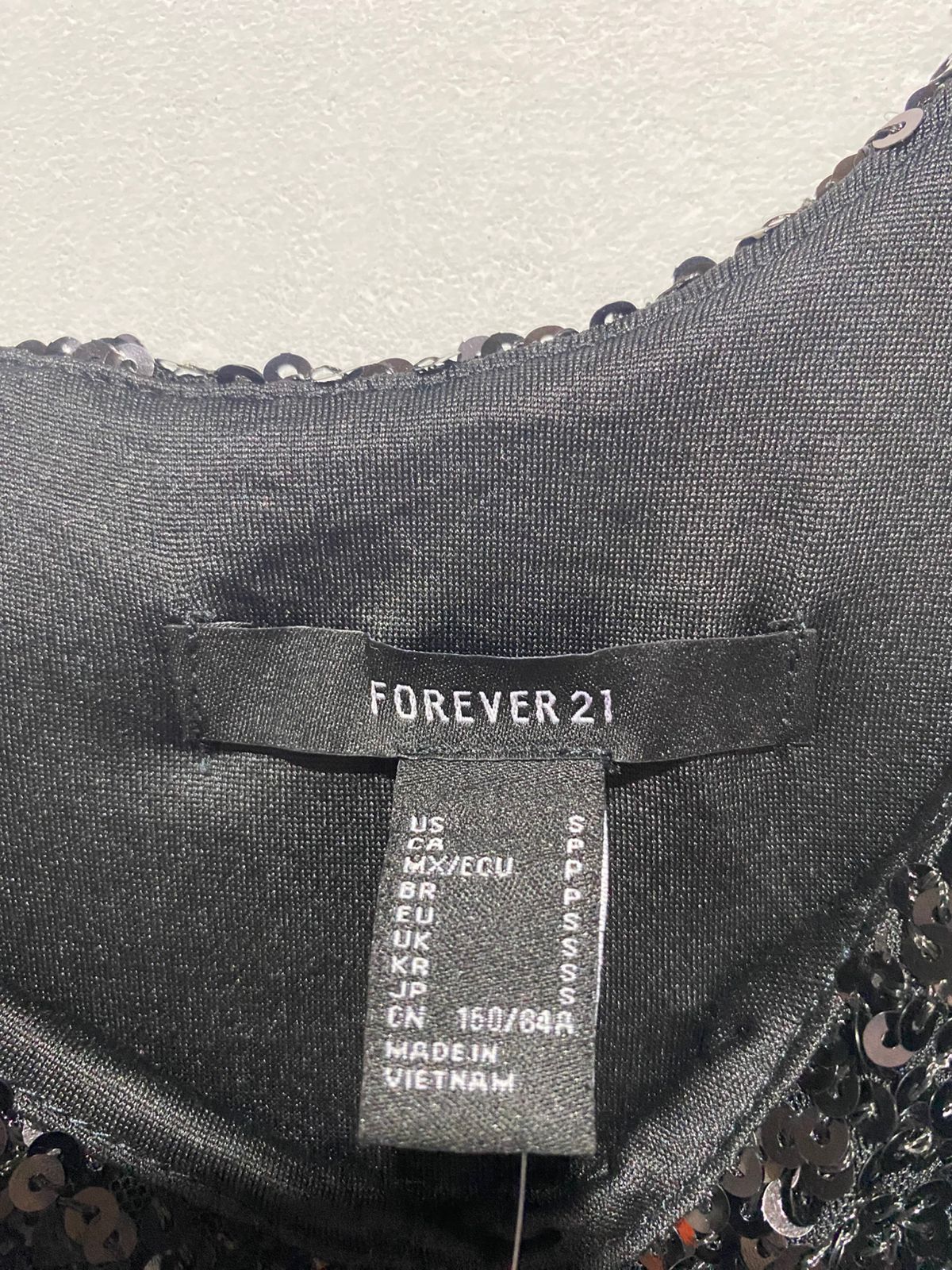 FOREVER21|S|BUST 15|BLACK SEQUIN CROP TOP