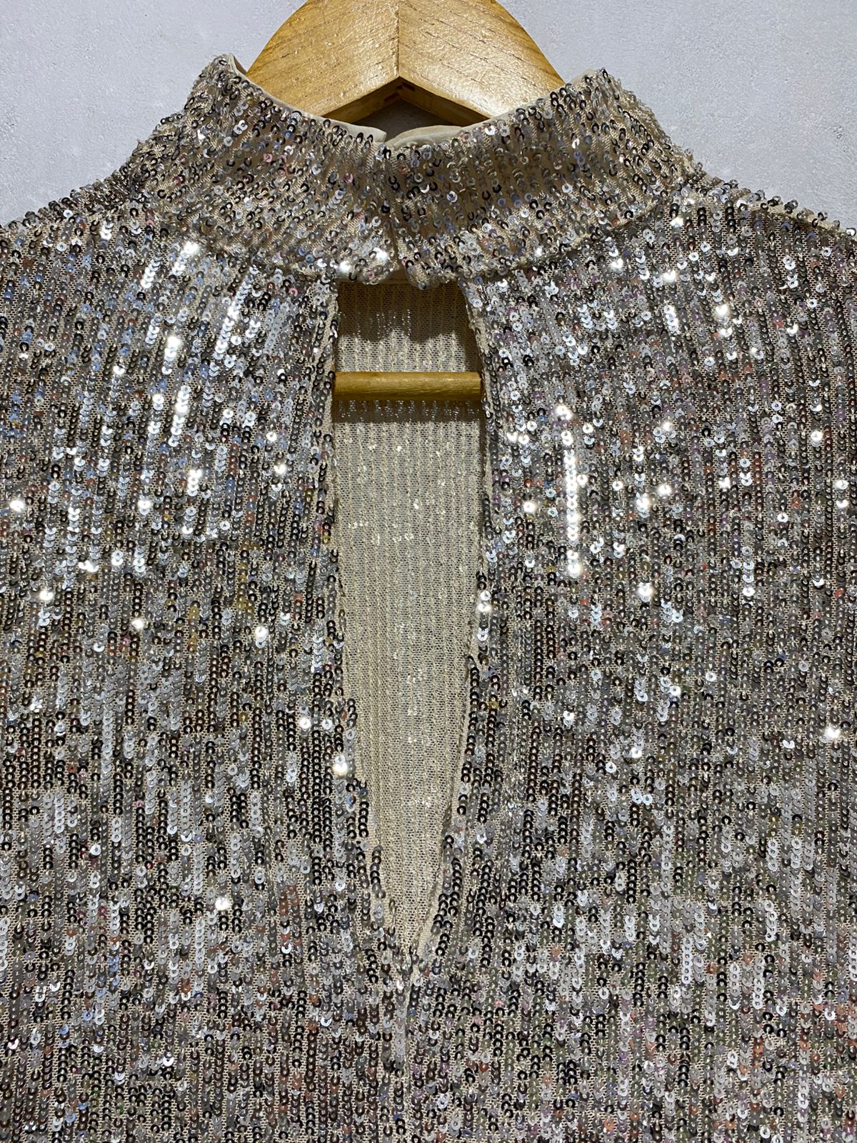 GOLD SEQUIN MOCK TURTLENECK LONG SLEEVE TOP| S/M|BUST 25