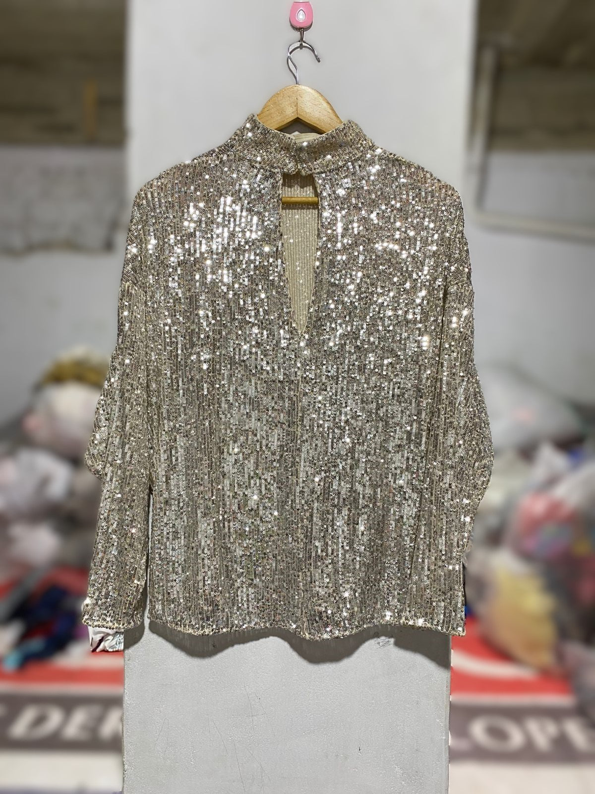 GOLD SEQUIN MOCK TURTLENECK LONG SLEEVE TOP| S/M|BUST 25