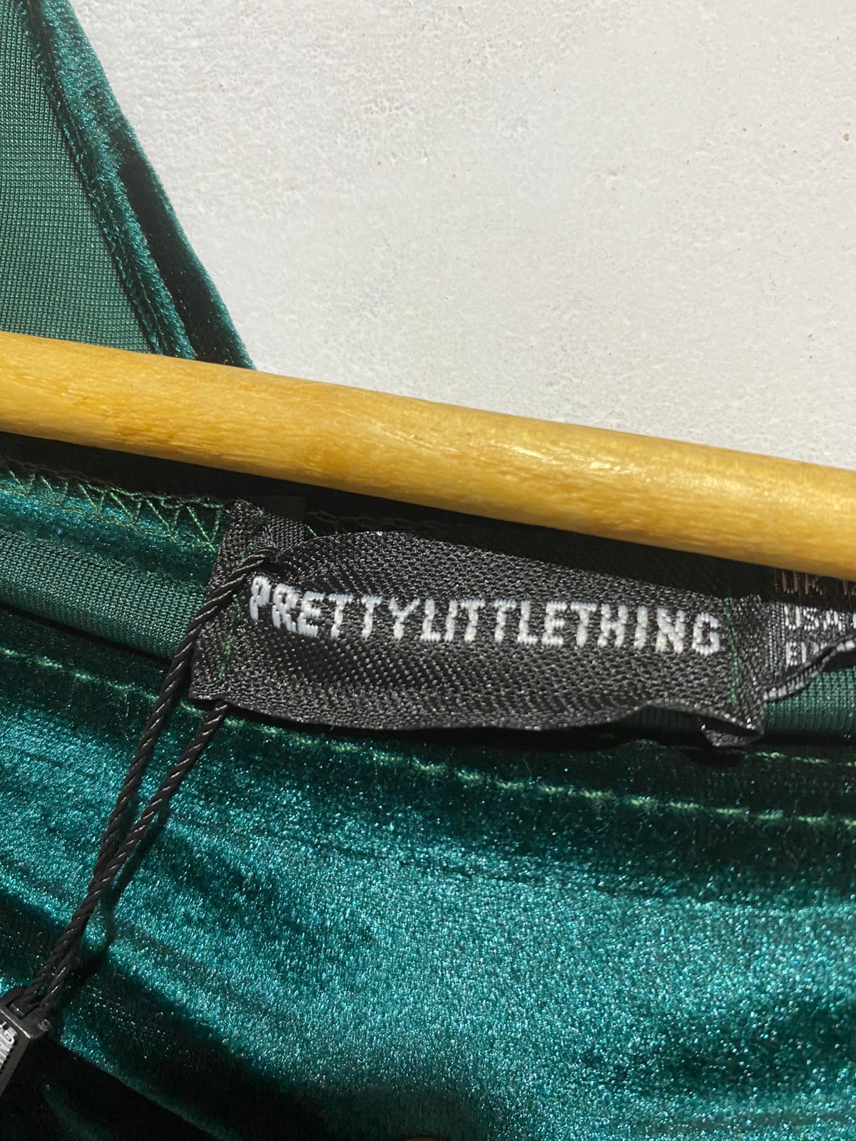 PRETTY LITTLE THING|M|BUST 17|EMERALD GREEN VELVET ONE SHOULDER WIDE LEG JUMPSUIT