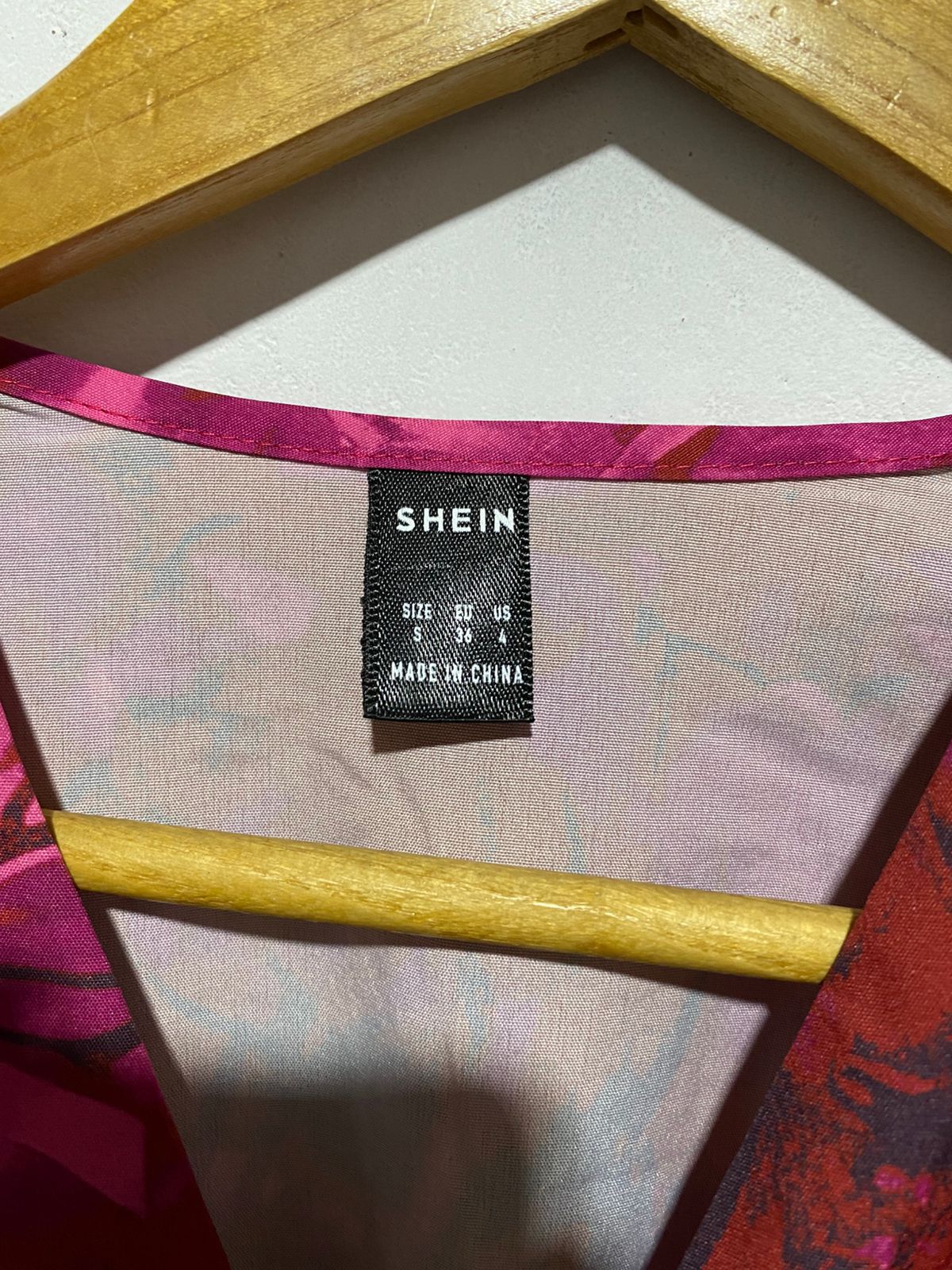 SHEIN |S|BUST 16|FLORAL PRINTED RUCHED CROP TOP