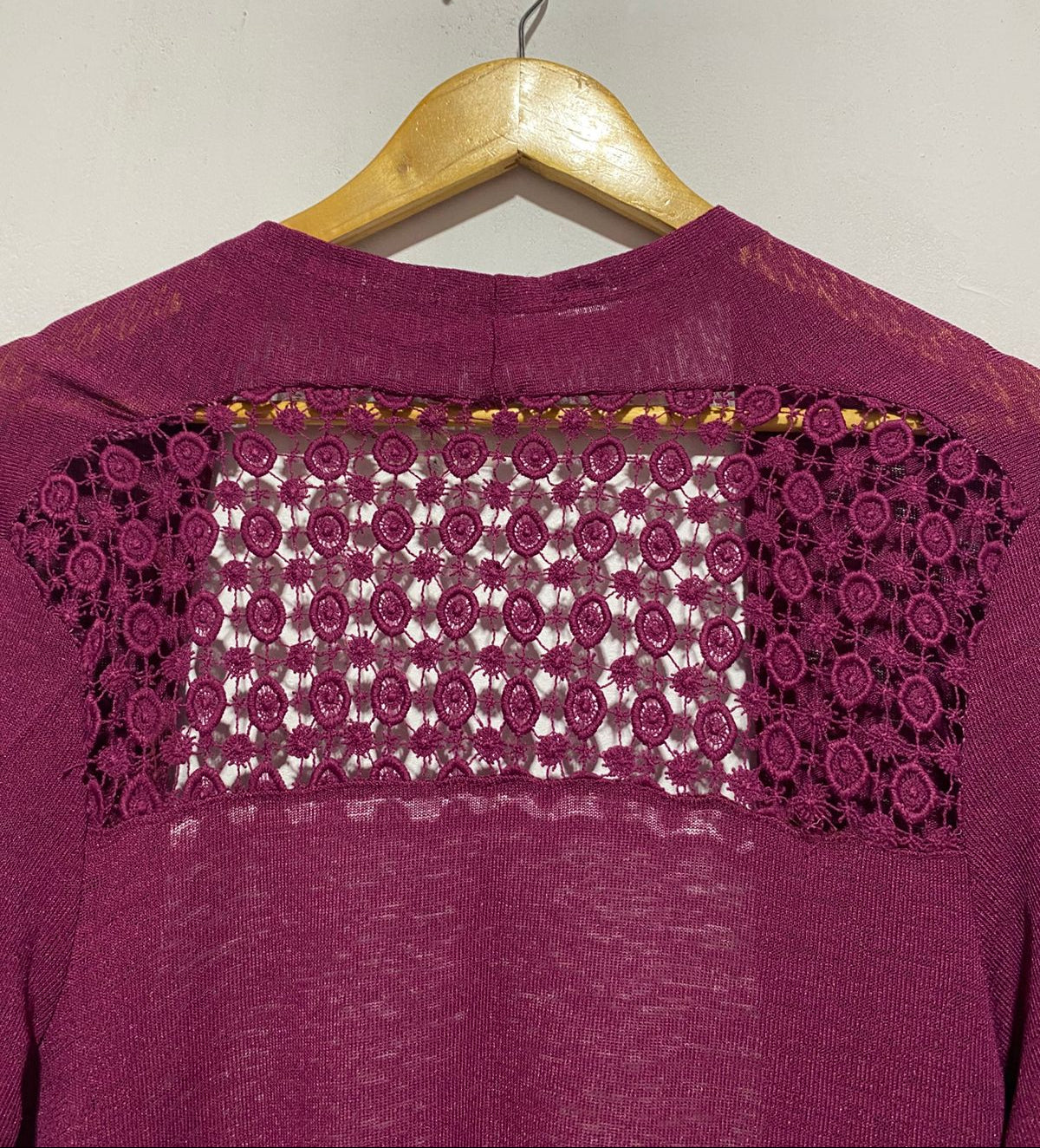 ROSA VIOLA|S/M|BUST 18|MAROON ASYMMETRIC DUSTER CARDIGAN WITH CROCHET LACE BACK PANEL AND CUFFS