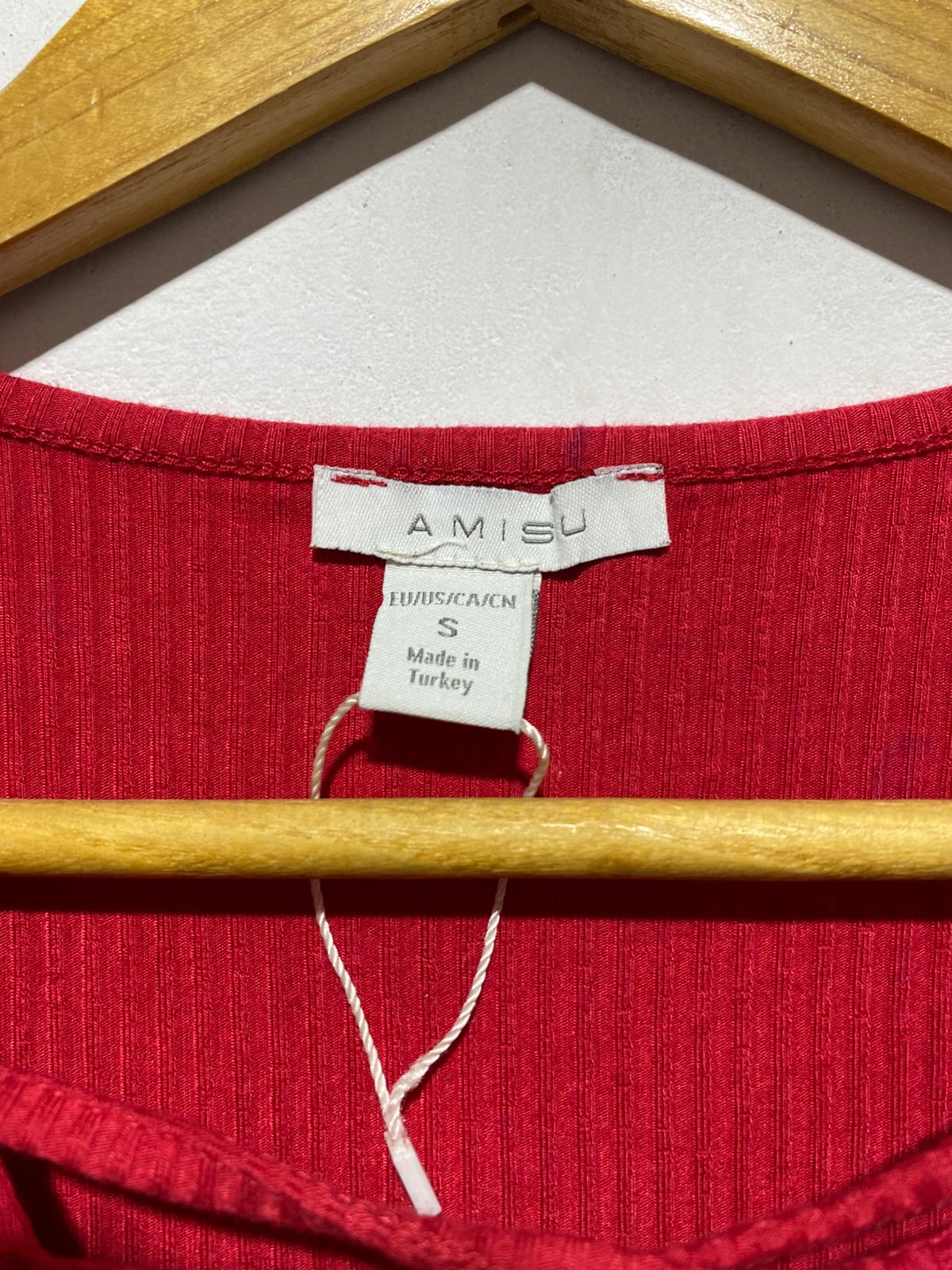 AMISU|S|BUST 16|Red Ribbed Long Sleeve Top