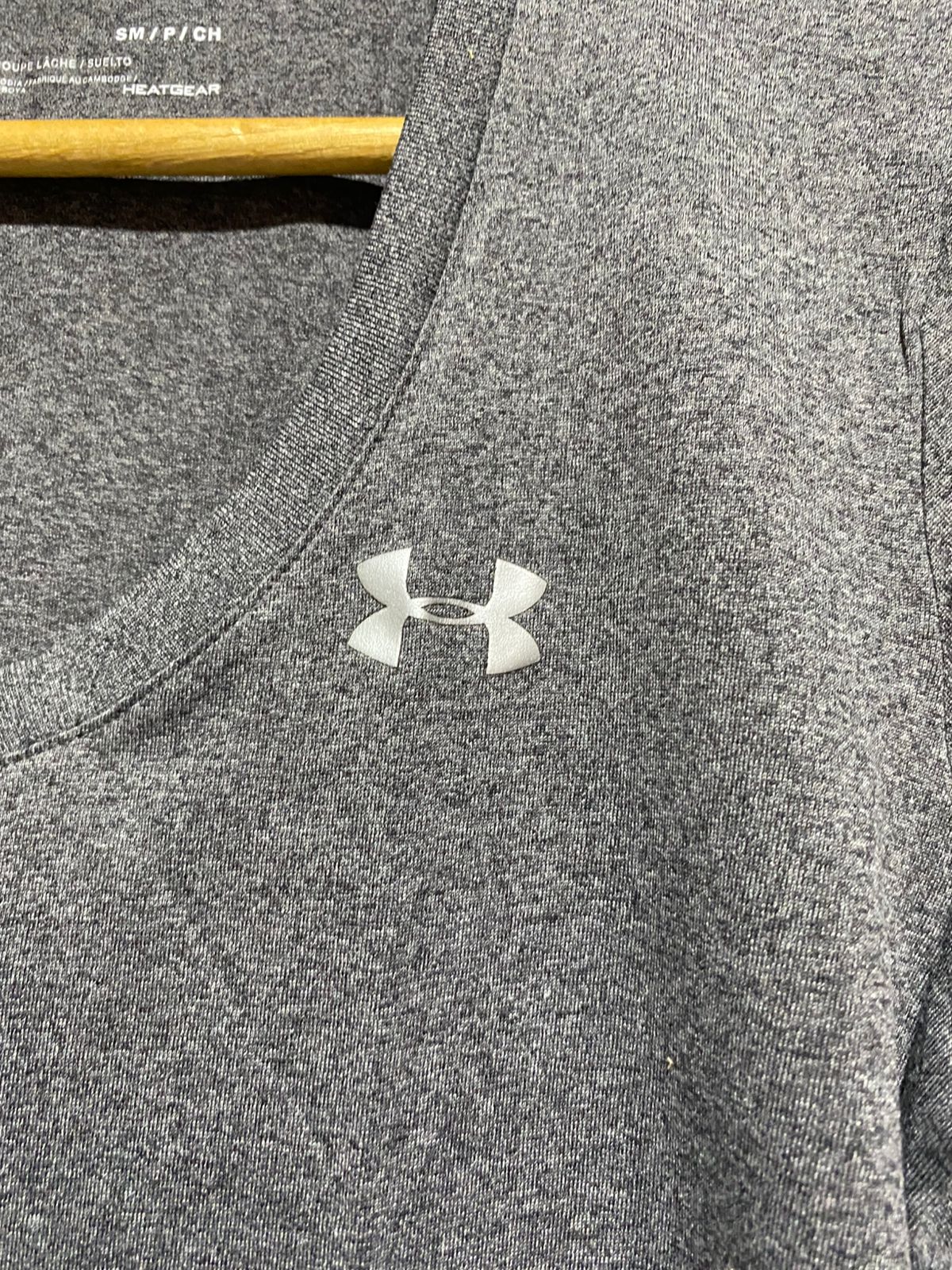 UNDER ARMOUR|S|BUST 18| Women's UA Tech V-Neck Short Sleeve T-Shirt