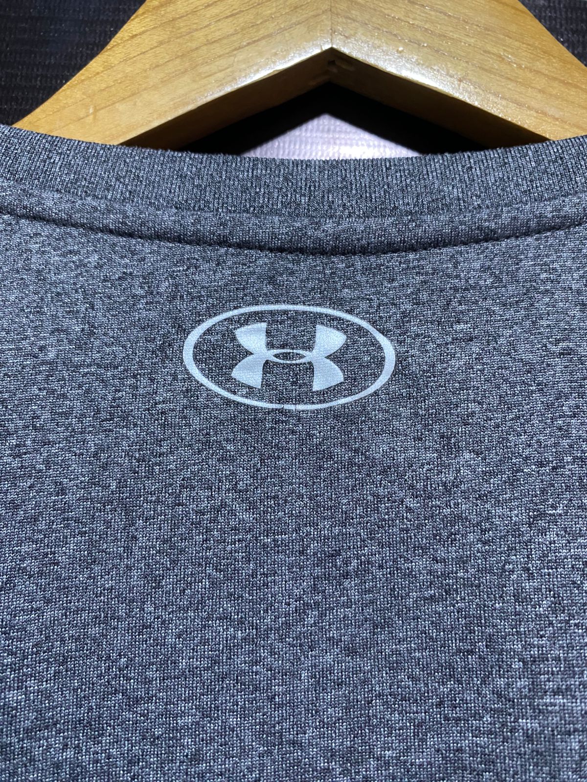 UNDER ARMOUR|S|BUST 18| Women's UA Tech V-Neck Short Sleeve T-Shirt