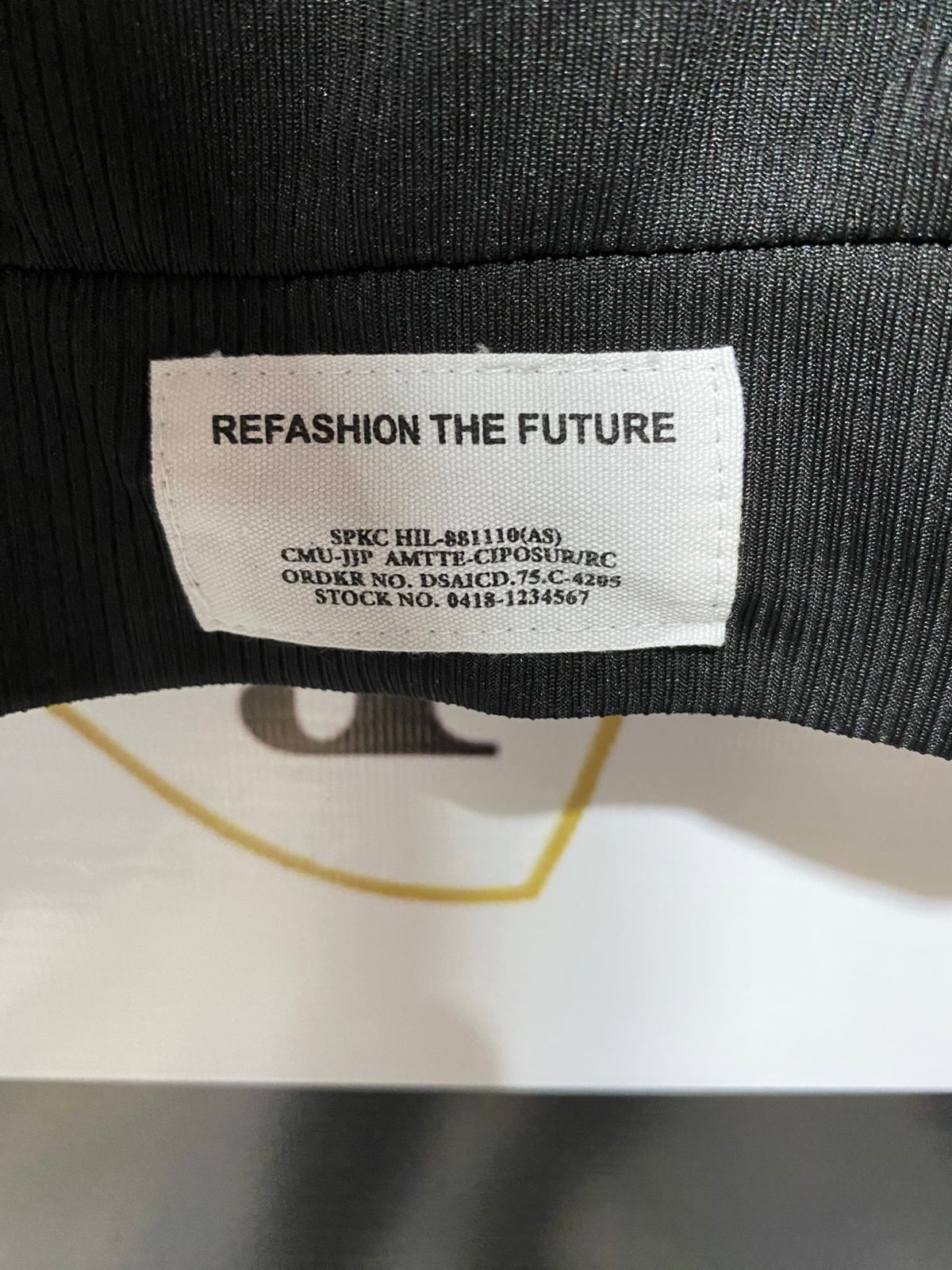 SHEIN |S|BUST| 12| Black Ribbed Scoop-Neck Crop Top