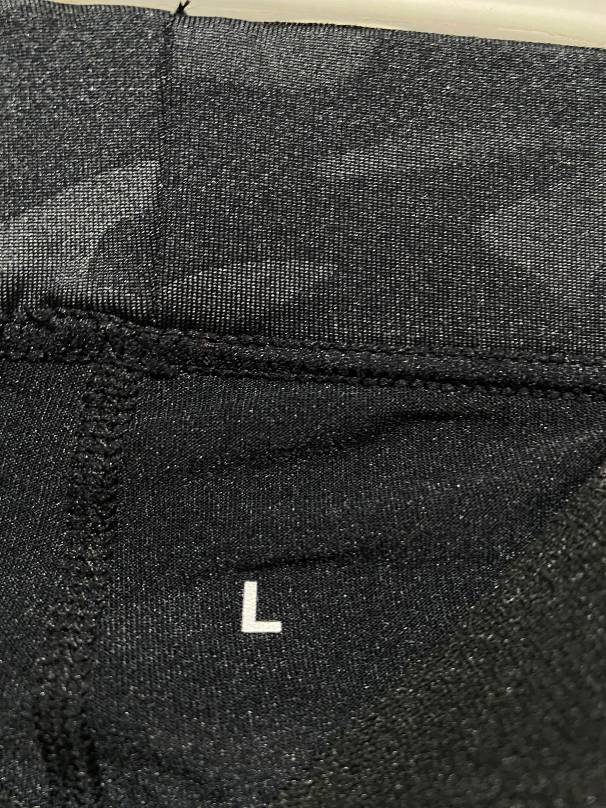 WOMEN'S BLACK CAMOUFLAGE HIGH-WAISTED ATHLETIC LEGGINGS WITH SIDE POCKETS|L|WAIST 30