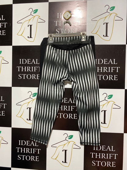THERAPY|XL|WAIST 27|Women's Black & White Patterned Athletic Capri Leggings