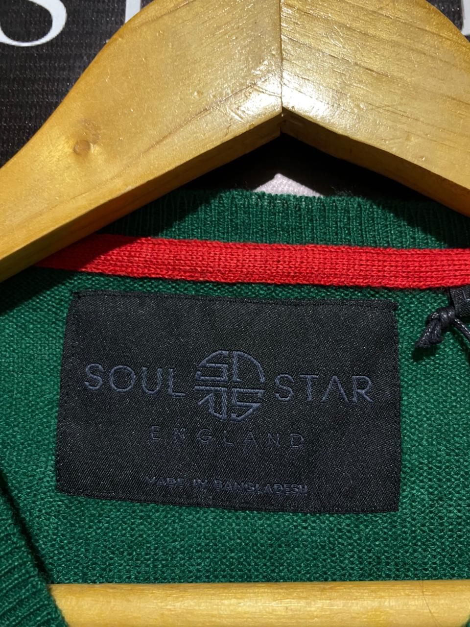 SOUL STAR|L|BUST 21| Christmas Sweater Featuring A Graphic