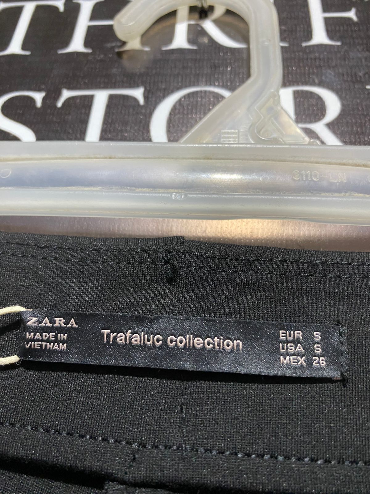 ZARA |S| WAIST 26| Fashion stretch leggings with exposed front zipper