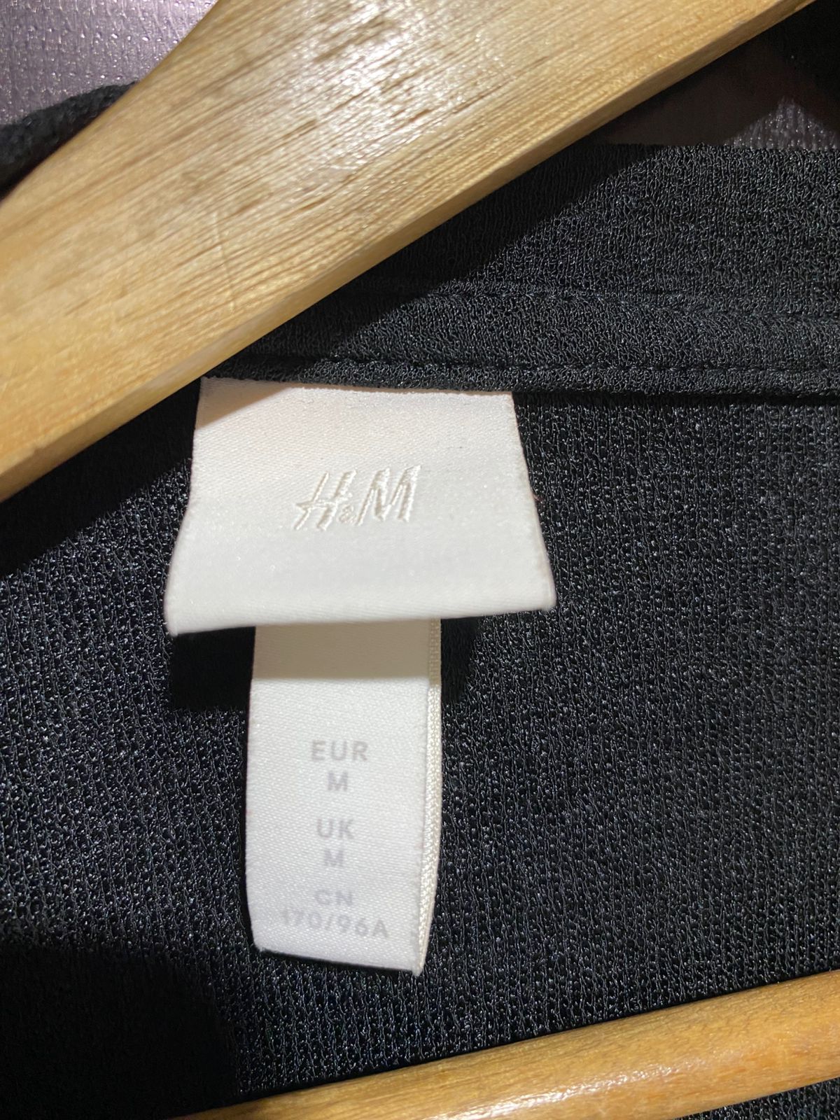 H&M |M| BUST 24| Black Puff Sleeve Sweatshirt