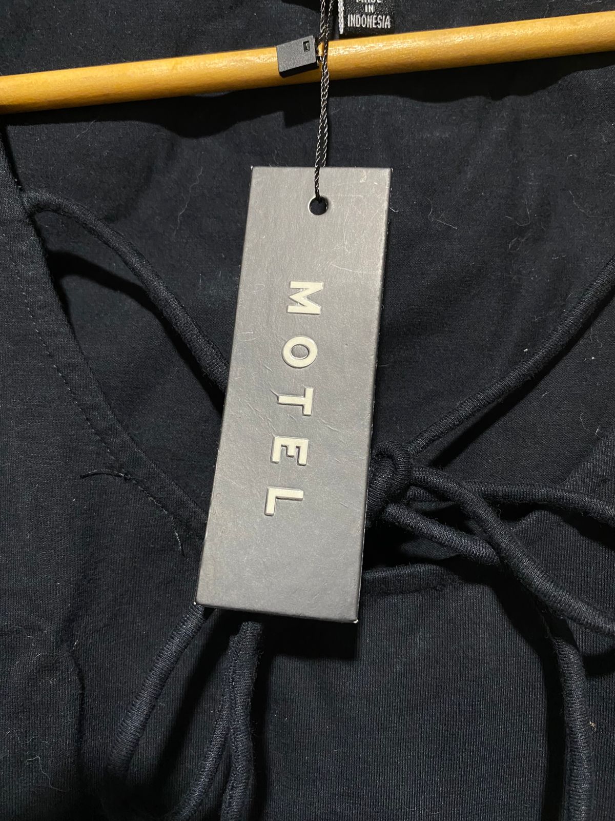 MOTEL |XS| BUST 14| black long-sleeve crop top