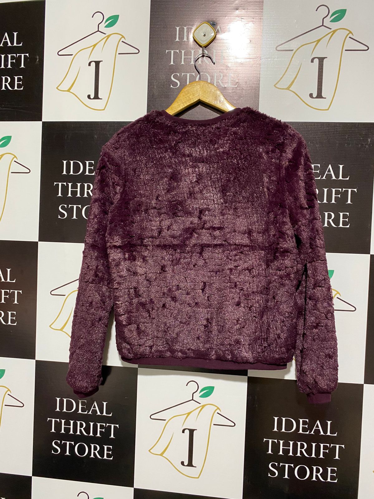 ATMOSPHERE |S| BUST 19| Fuzzy Boa Sweatshirt