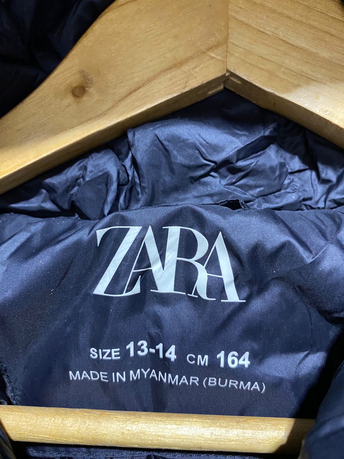 ZARA |L| BUST 20| Black Hooded Puffer Gilet