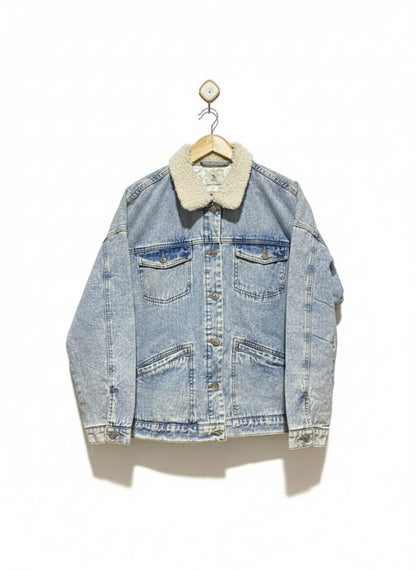 TU |L| BUST 26|  Oversized Light Wash Denim Jacket Borg Collar And Lining