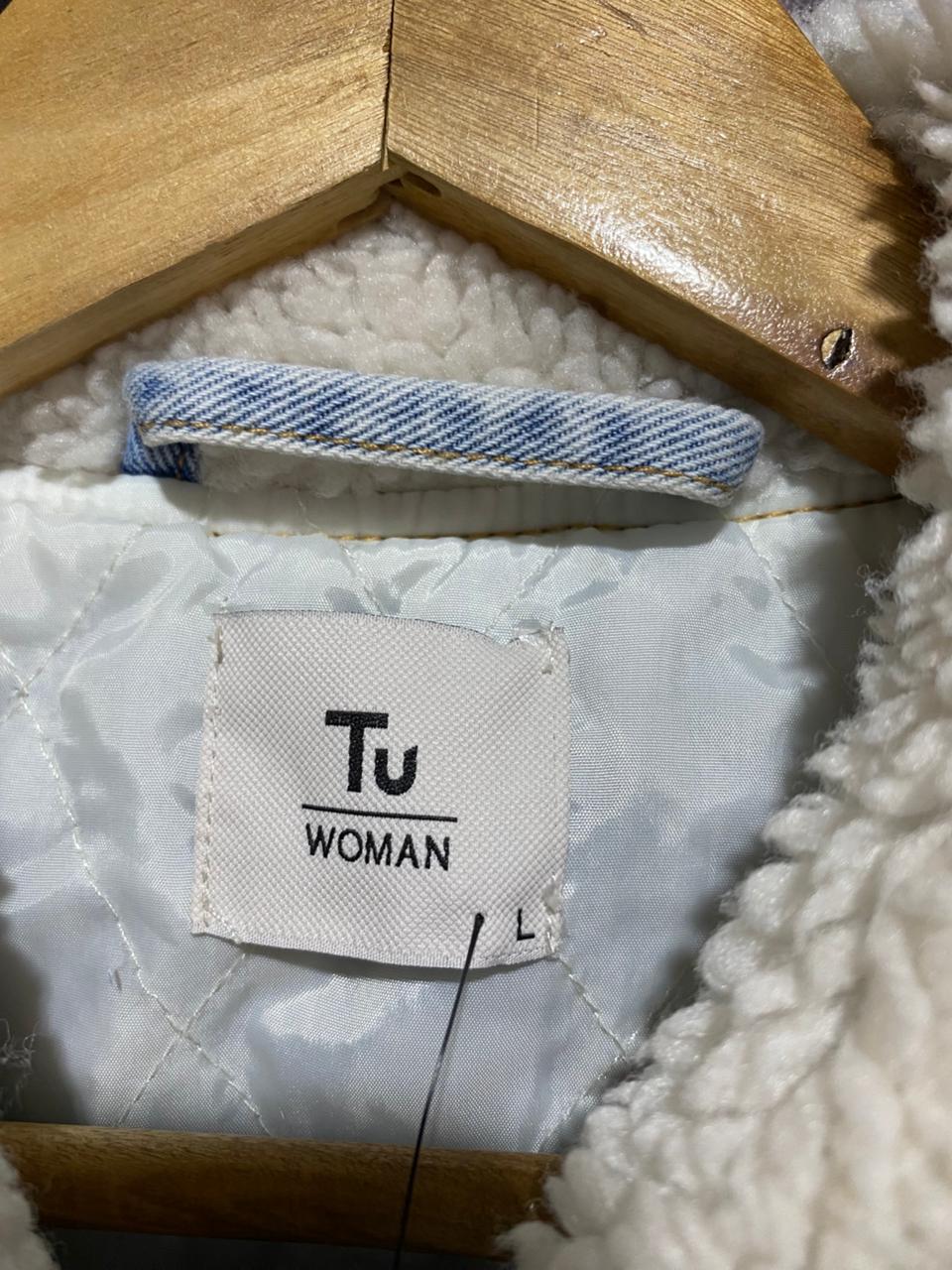 TU |L| BUST 26|  Oversized Light Wash Denim Jacket Borg Collar And Lining