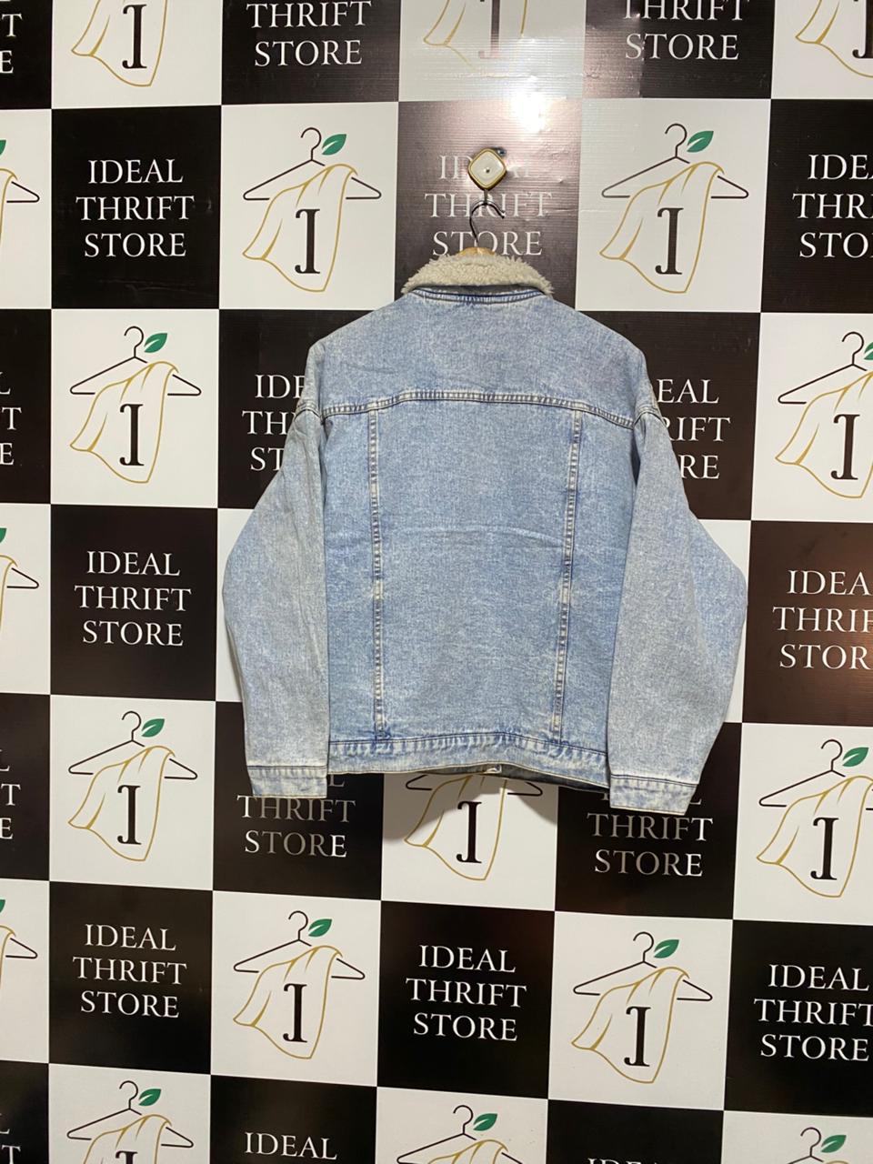 TU |L| BUST 26|  Oversized Light Wash Denim Jacket Borg Collar And Lining
