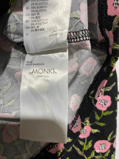 MONKI |S| BUST16| C1|  Black Long-Sleeve Top With a Pink Floral Print