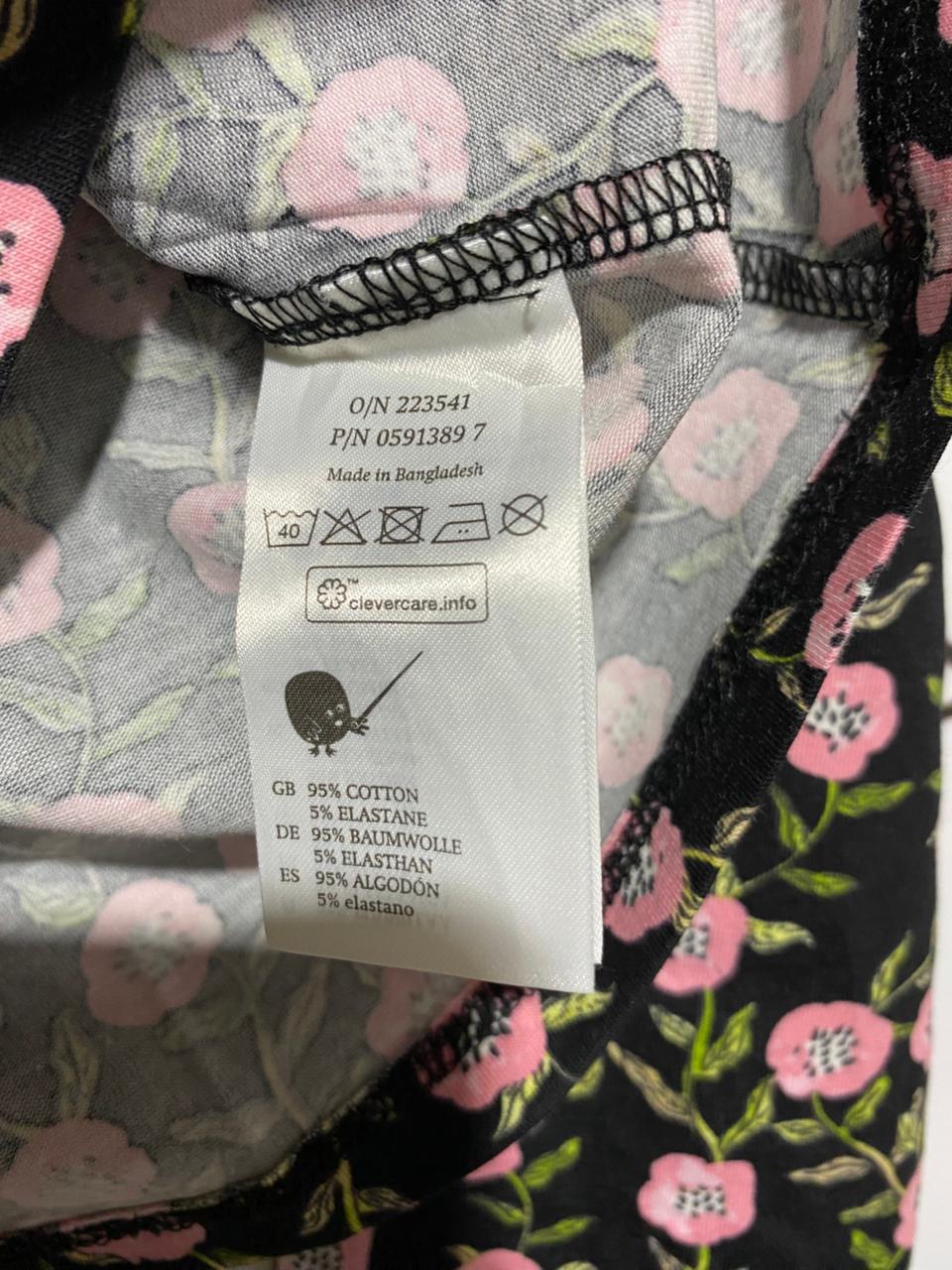 MONKI |S| BUST16| C1|  Black Long-Sleeve Top With a Pink Floral Print