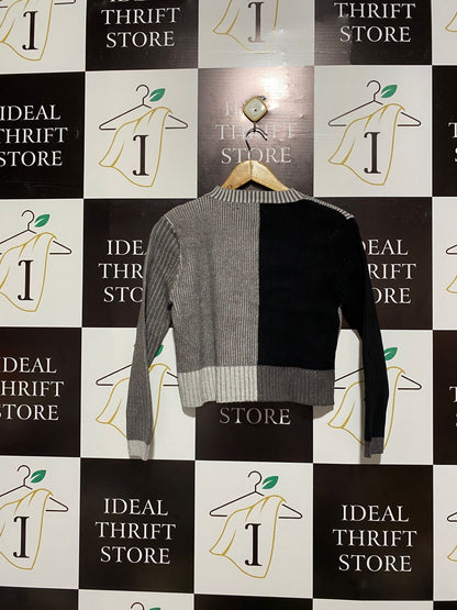 MINX & MOSS |M| BUST 17| Color-Block Cropped Cardigan in Black and Light Grey