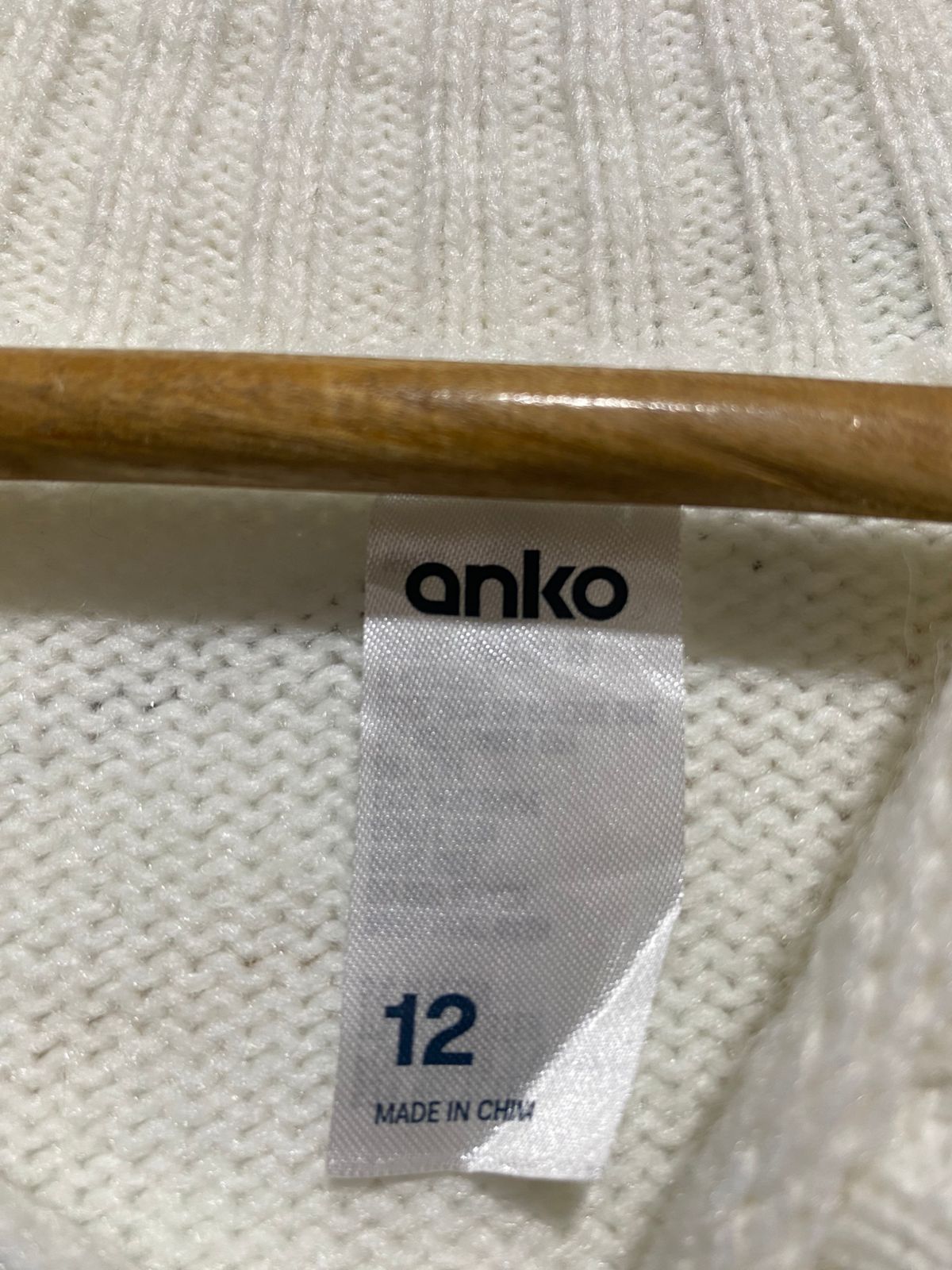 ANKO |XL| BUST 23| White Cropped Mock-Neck Sweater with a Red Heart Motif