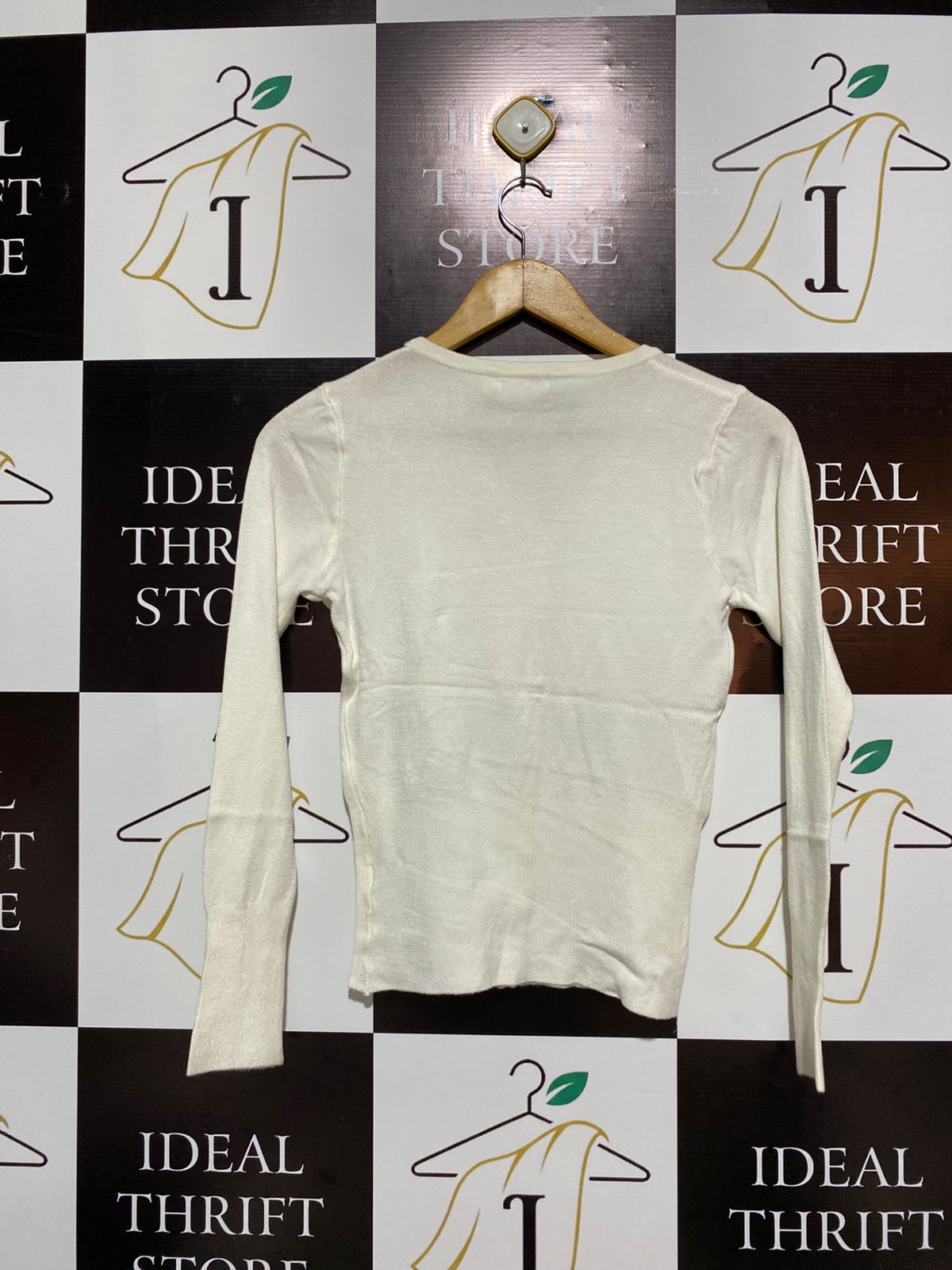 STRIKING| M/L| BUST 15| Fitted Ribbed Knit V-Neck Cardigan in a White or Cream