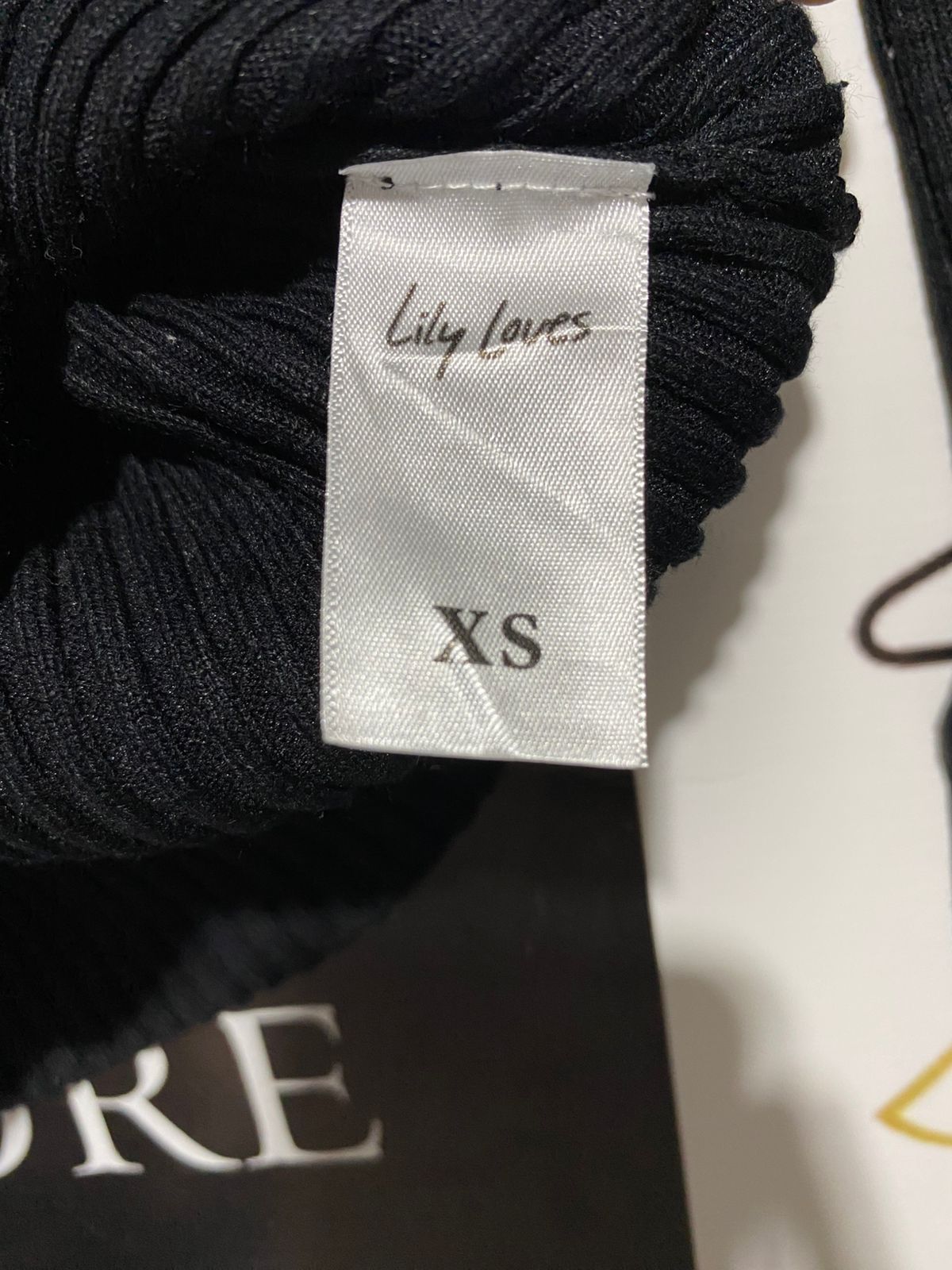LILY LOVES |XS| BUST 13| Black Ribbed Mock-Neck Top