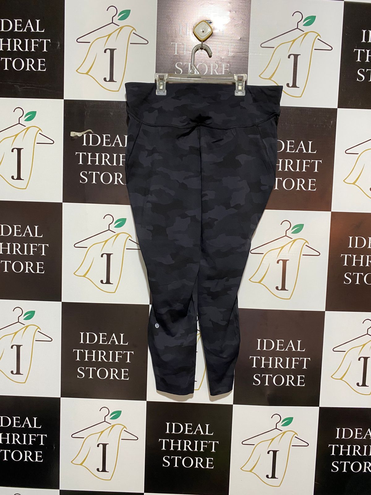 LULULEMON |XL| WAIST 34| Black Camouflage Athletic Leggings